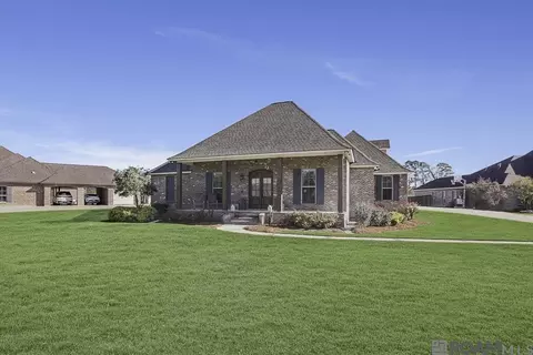 11090 Toria Ln, Saint Amant, LA 70774