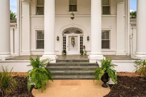 56 Meeker Rd, Lecompte, LA 71346