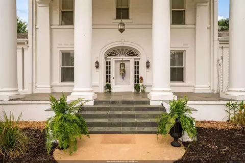 56 Meeker Rd, Lecompte, LA 71346