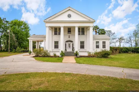 56 Meeker Rd, Lecompte, LA 71346