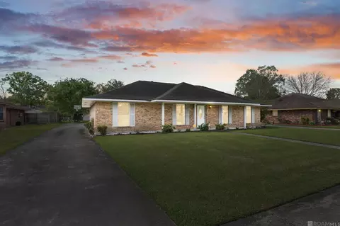 1123 E Greenbriar St, Gonzales, LA 70737