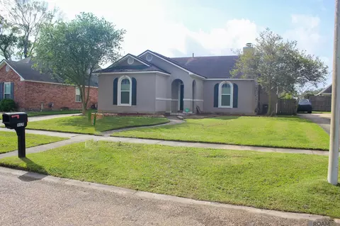 15430 Woodlore Dr, Baton Rouge, LA 70816