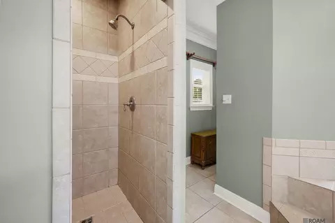 Bath - 29725 Henderson Ln, Walker, LA 70785 photo 2 of 6