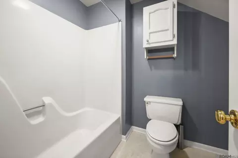 Bath - 29725 Henderson Ln, Walker, LA 70785 photo 5 of 6