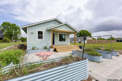 8495 Newfield Dr, Livonia, LA 70755