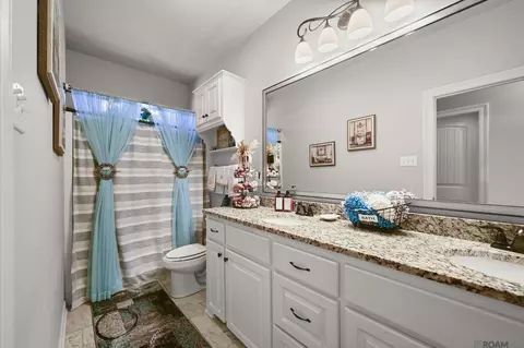 Bath - 12480 Three Lakes Dr, Walker, LA 70785 photo 1 of 1