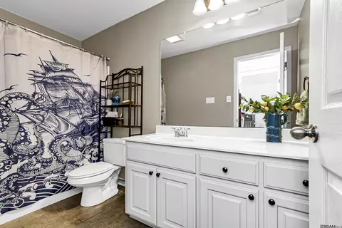 Bath - 12266 Creekside Ave, Walker, LA 70785 photo 1 of 2