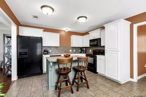 Kitchen - 12266 Creekside Ave, Walker, LA 70785 photo 3 of 4