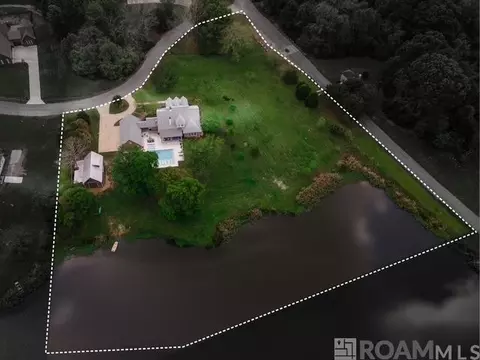 5042 Thompson Cove Dr, Saint Francisville, LA 70775