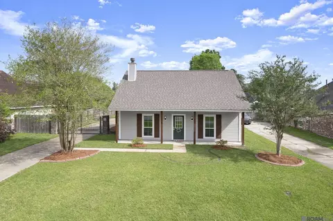 7367 Cherrydale Dr, Denham Springs, LA 70706