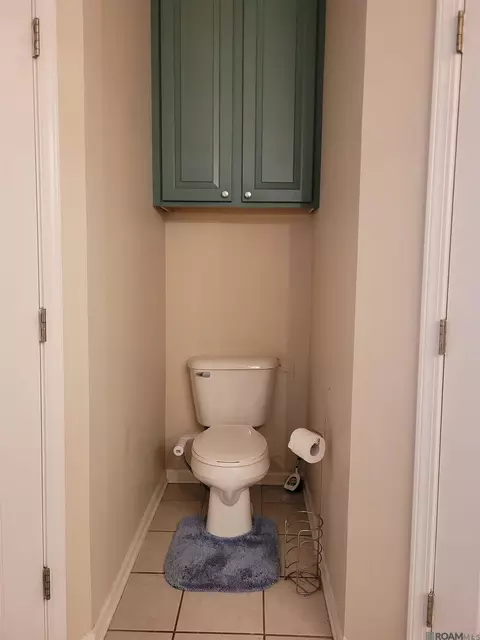 Bath - 14329 Madison Oaks Blvd, Walker, LA 70785 photo 4 of 4