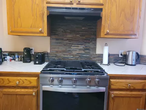 Kitchen - 14329 Madison Oaks Blvd, Walker, LA 70785 photo 2 of 2
