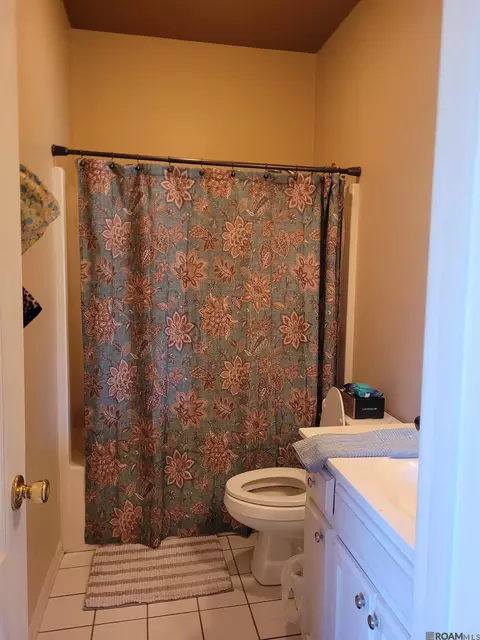 Bath - 14329 Madison Oaks Blvd, Walker, LA 70785 photo 1 of 4