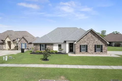 39054 Old Tree Dr, Prairieville, LA 70769