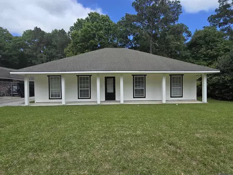 2405 Boxwood Dr, Baker, LA 70714
