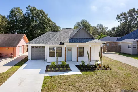 905 Bohne Rd, Port Allen, LA 70767