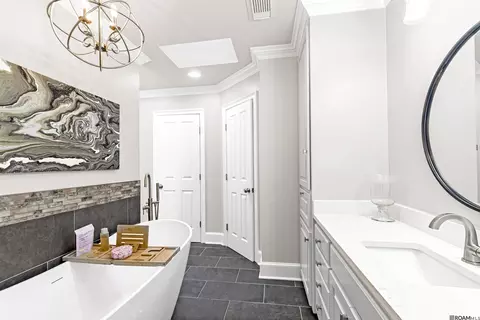 Bath - 7890 False River Rd, Oscar, LA 70762 photo 5 of 7