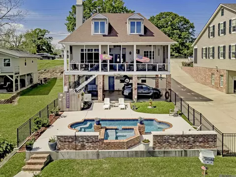 7890 False River Rd, Oscar, LA 70762