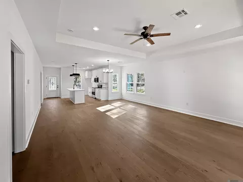 Living - 69176 4th Ave, Covington, LA 70433 photo 2 of 3