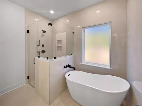 Bath - 69176 4th Ave, Covington, LA 70433 photo 1 of 3