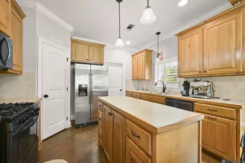 8489 Lebeau St, Livonia, LA 70755