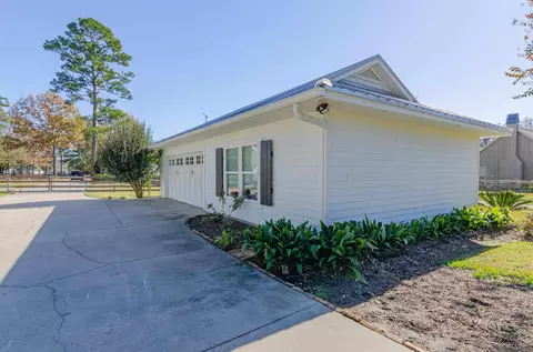 20452 Camille Dr, Springfield, LA 70462 photo 29