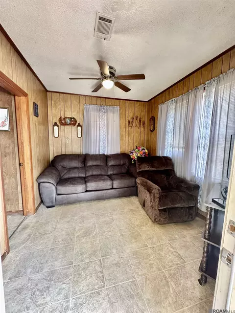 Living - 313 Josephine St, Gloster, MS 39638 photo 2 of 2