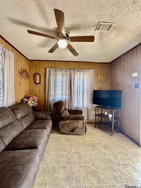 Living - 313 Josephine St, Gloster, MS 39638 photo 1 of 2