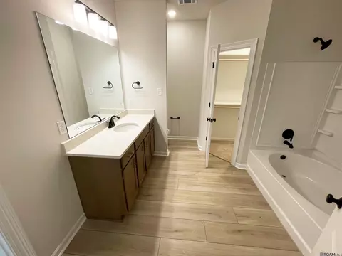 Bath - 32629 Flower Tree Ct, Walker, LA 70785 photo 1 of 1