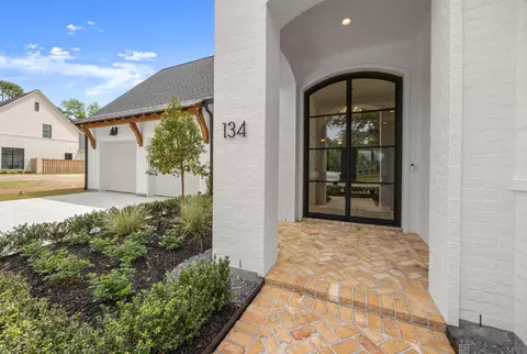 134 Magnolia Wood Ave, Baton Rouge, LA 70808