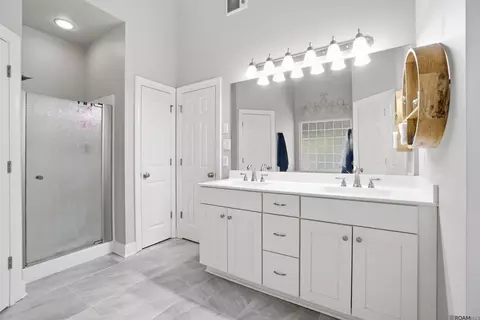 Bath - 28025 Foxfire Ave, Walker, LA 70785 photo 1 of 3