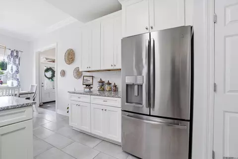 Kitchen - 28025 Foxfire Ave, Walker, LA 70785 photo 4 of 4