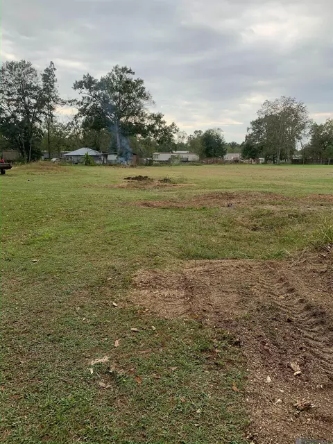 8407 Pertuis Rd, Saint Amant, LA 70774