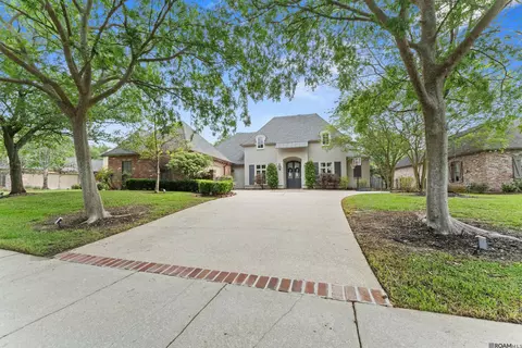 19437 Point O Woods Ct, Baton Rouge, LA 70809