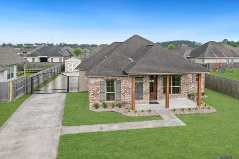 28274 Lake Bruin Dr, Livingston, LA 70754