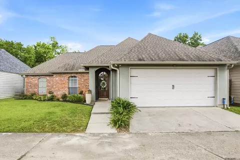 8629 E Cypress Point Ct, Baton Rouge, LA 70809