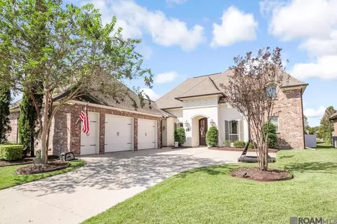 9327 Villa Crossing Dr, Greenwell Springs, LA 70739