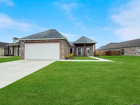 39532 Hernando De Soto Dr, Darrow, LA 70725