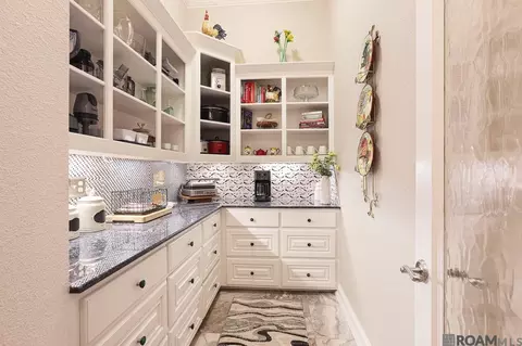 Kitchen - 21647 Waterfront East Dr, Maurepas, LA 70449 photo 4 of 6