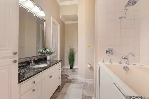 Bath - 21647 Waterfront East Dr, Maurepas, LA 70449 photo 3 of 9