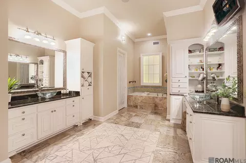 Bath - 21647 Waterfront East Dr, Maurepas, LA 70449 photo 1 of 9