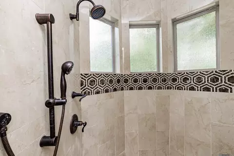 Bath - 9680 Comite Dr, Baker, LA 70714 photo 1 of 4