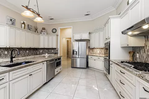 Kitchen - 9680 Comite Dr, Baker, LA 70714 photo 2 of 4