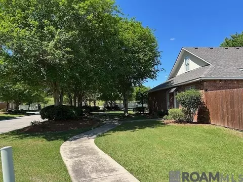 4000 Lake Beau Pre # 18, Baton Rouge, LA 70820