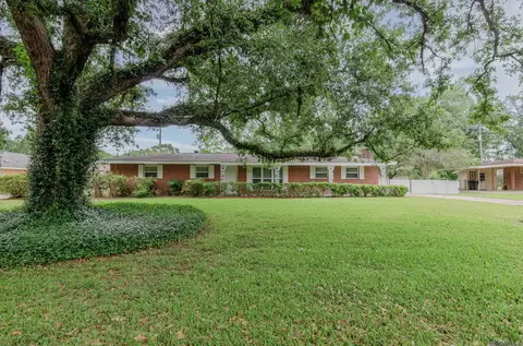 6674 Thelmadale Dr, Greenwell Springs, LA 70739