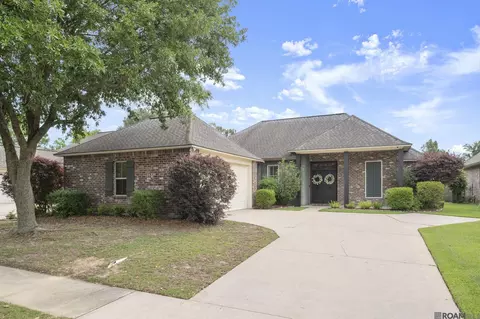 5431 Parkknoll Place Dr, Baton Rouge, LA 70816