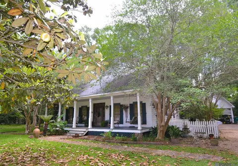 10393 Old Field Rd, Saint Francisville, LA 70775