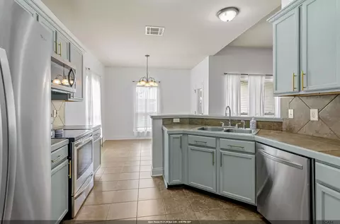 21198 Beau Chateau Blvd, Ponchatoula, LA 70454
