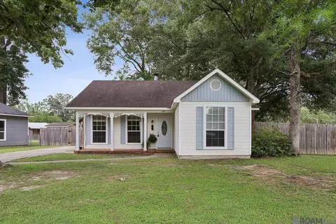 11136 Village Green Dr, Greenwell Springs, LA 70739