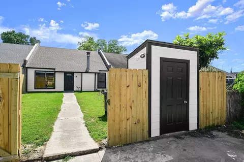 8826 Pecan Tree Dr, Baton Rouge, LA 70810